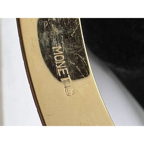 Vintage Monet Gold Tone Bangle Bracelet Etched Crosshatch 7.5 Inches Fashion - Picture 5 of 6